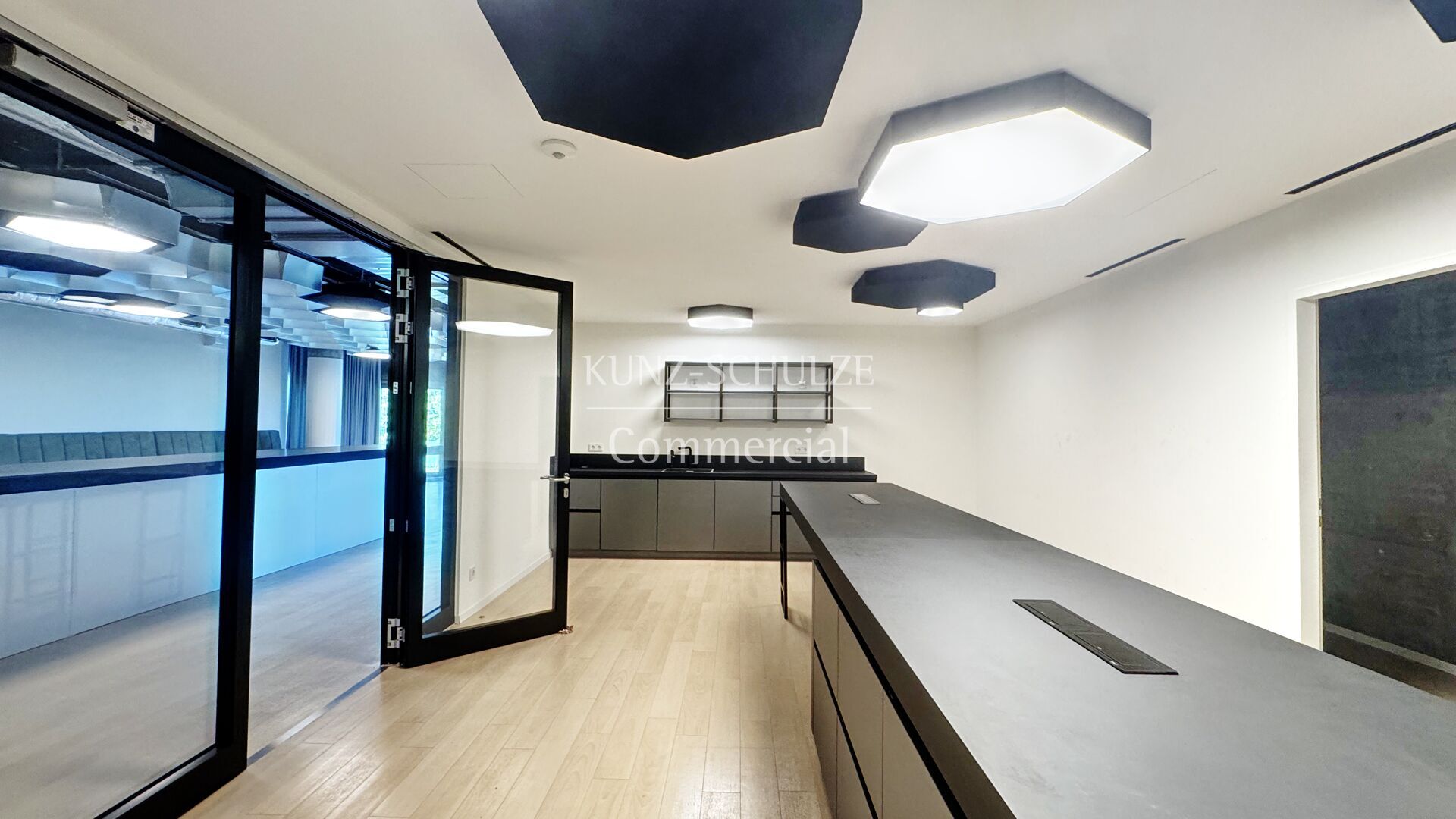 Büro00012