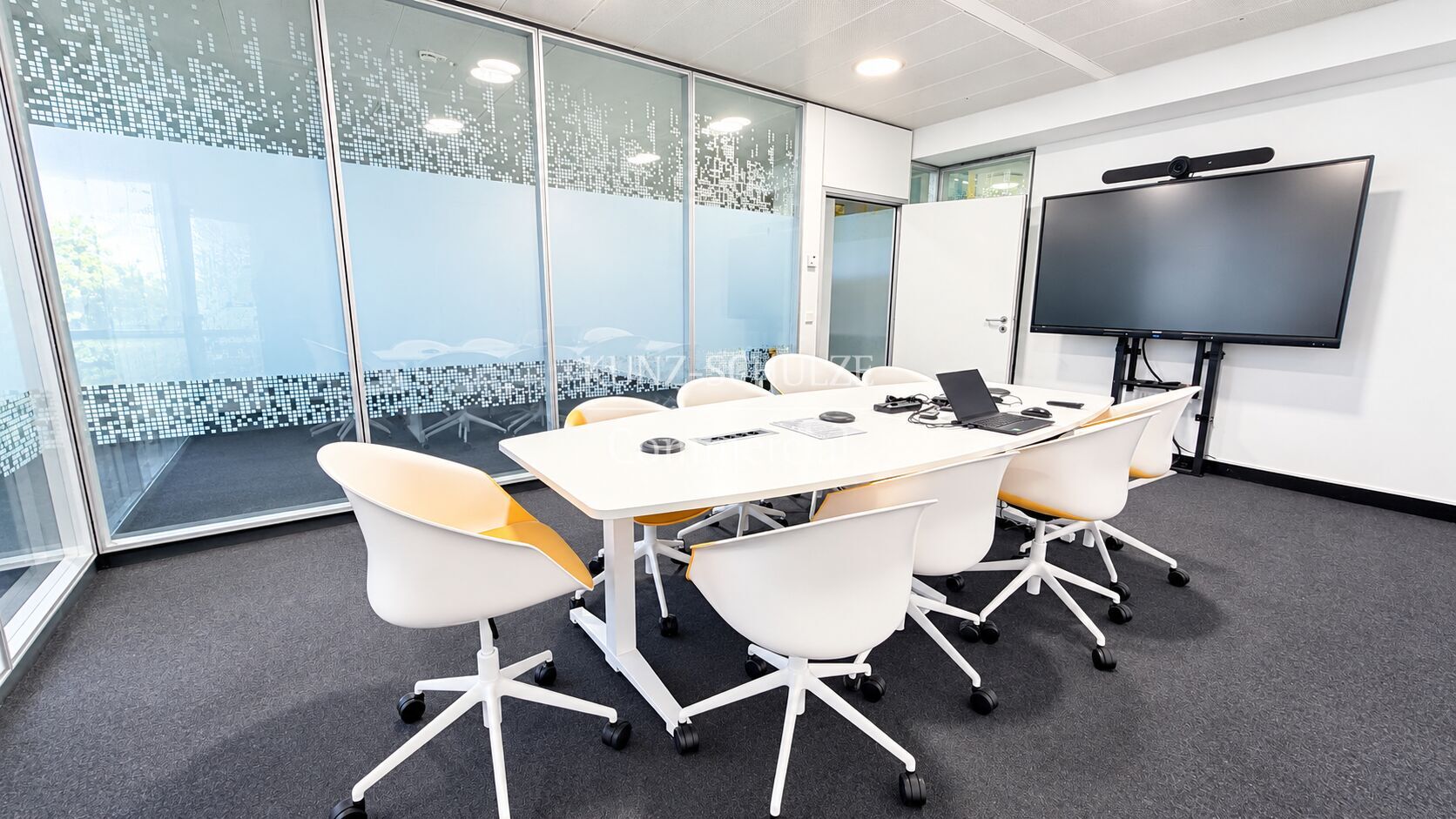 Büro00020