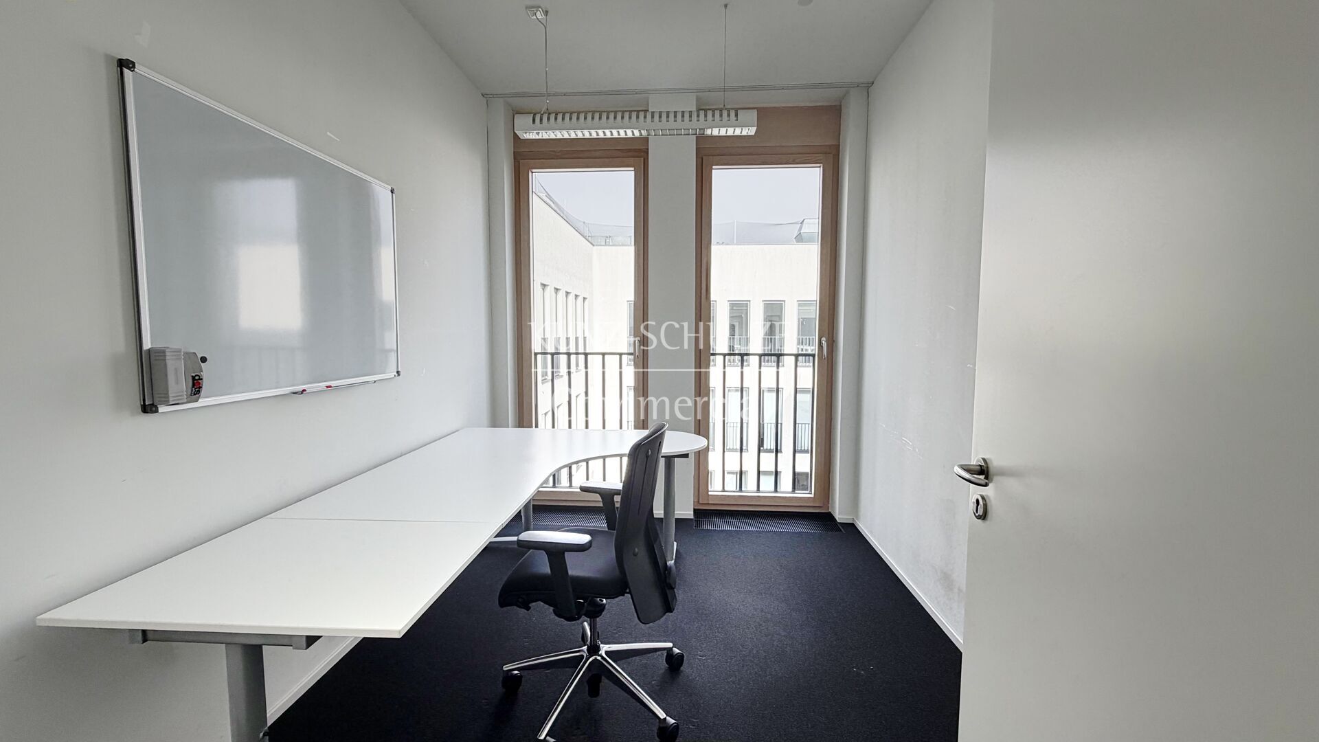 Büro00002