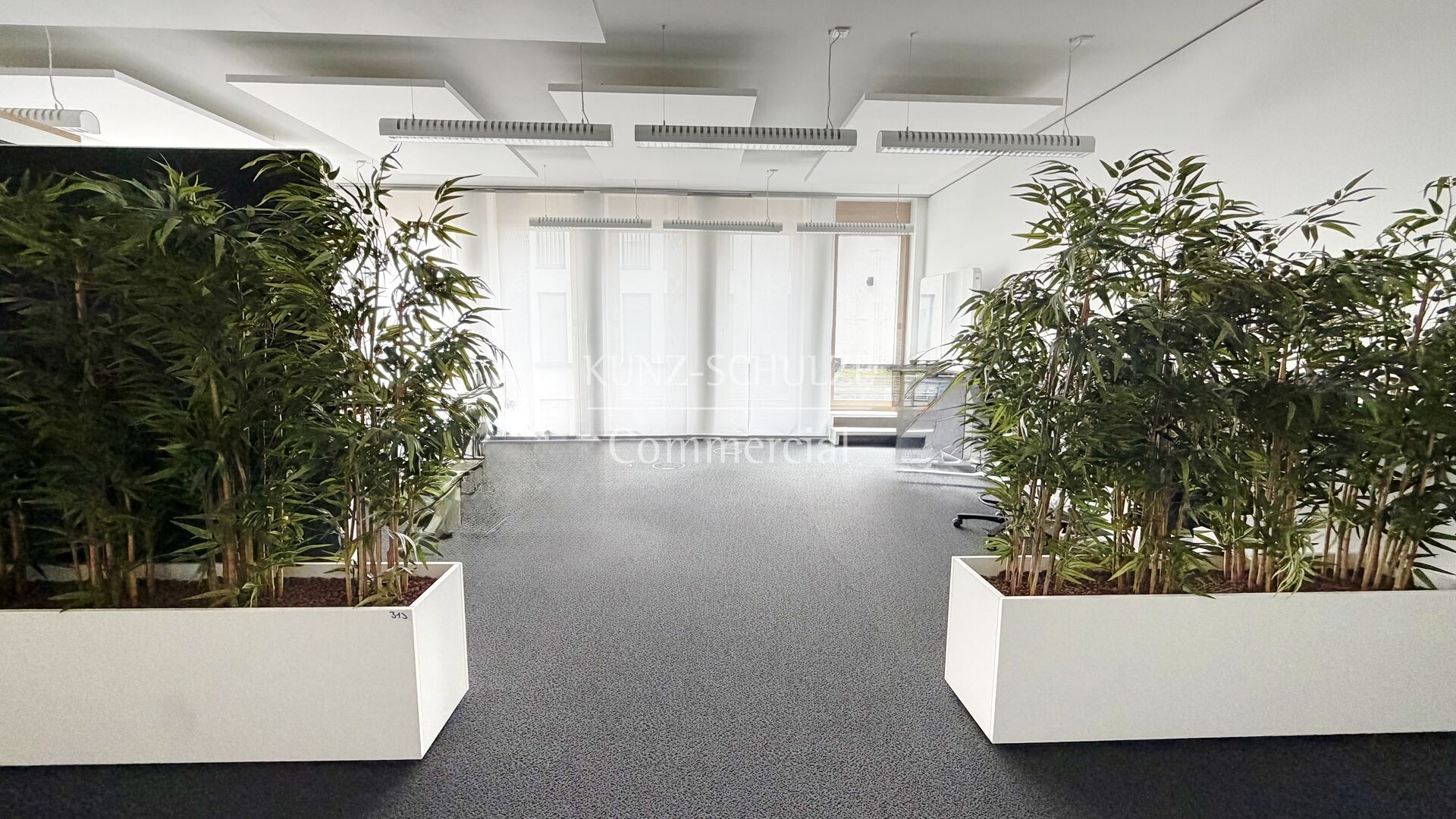 Büro00018