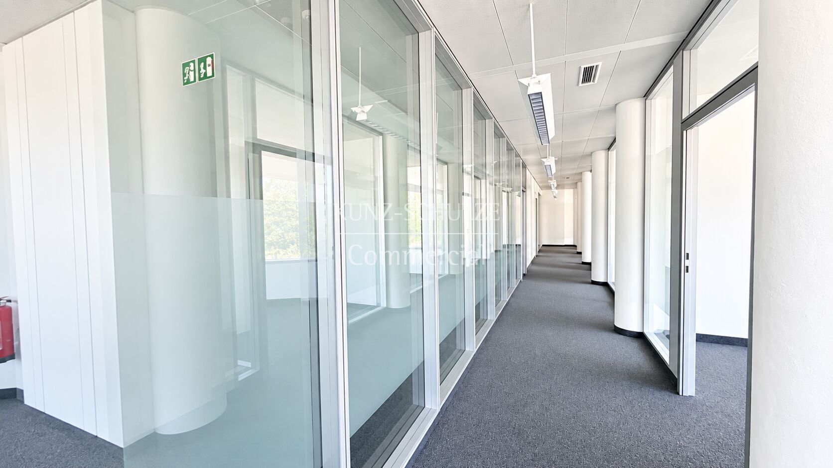 Büro00015