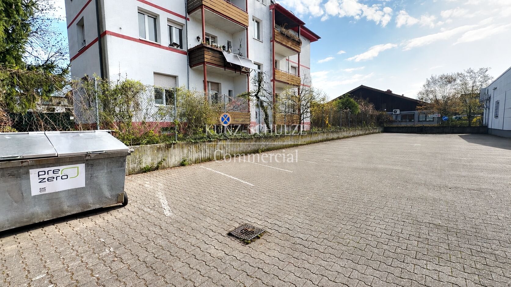 Außenansicht Parkplatz