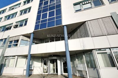 Moderne Büroflächen mit Entwicklungspotenzial & Balkon