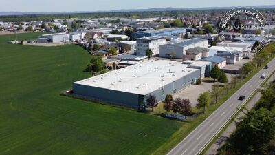 Multiple Produktionshalle mit Empfangsgebäude