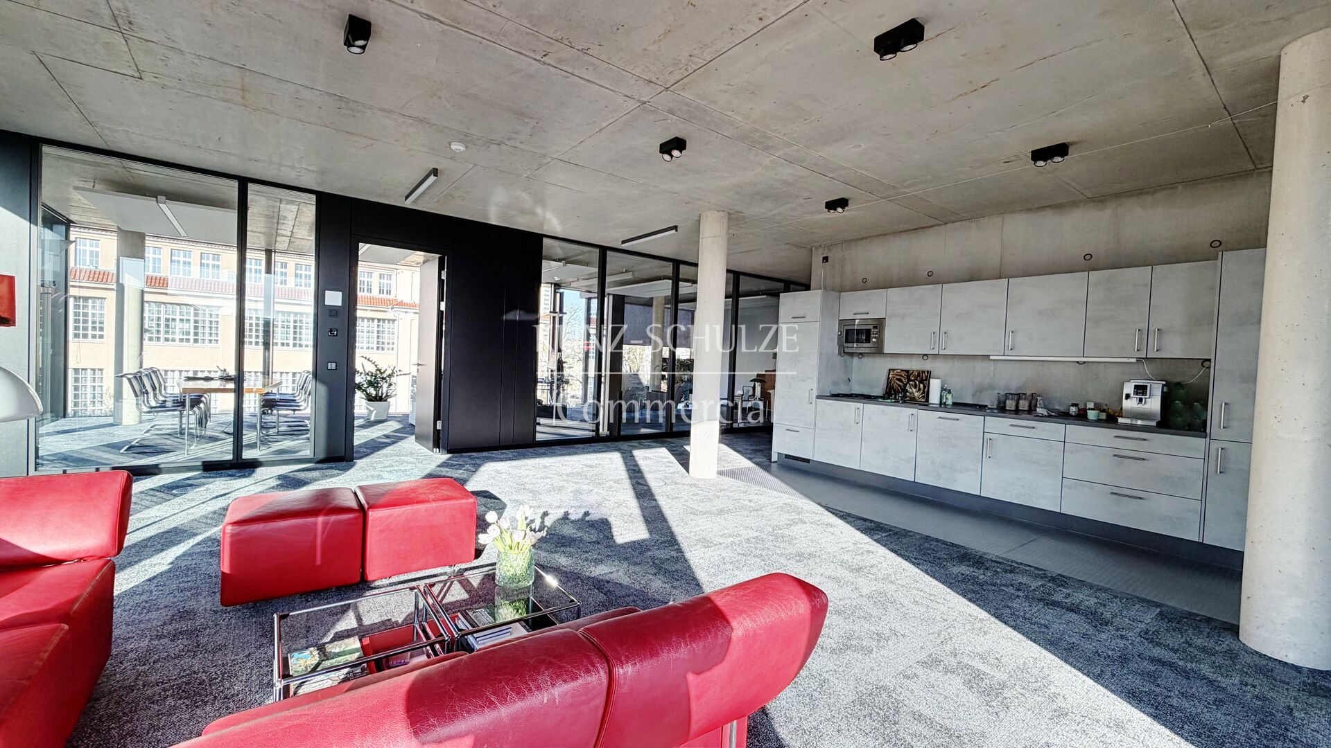 Büro00010
