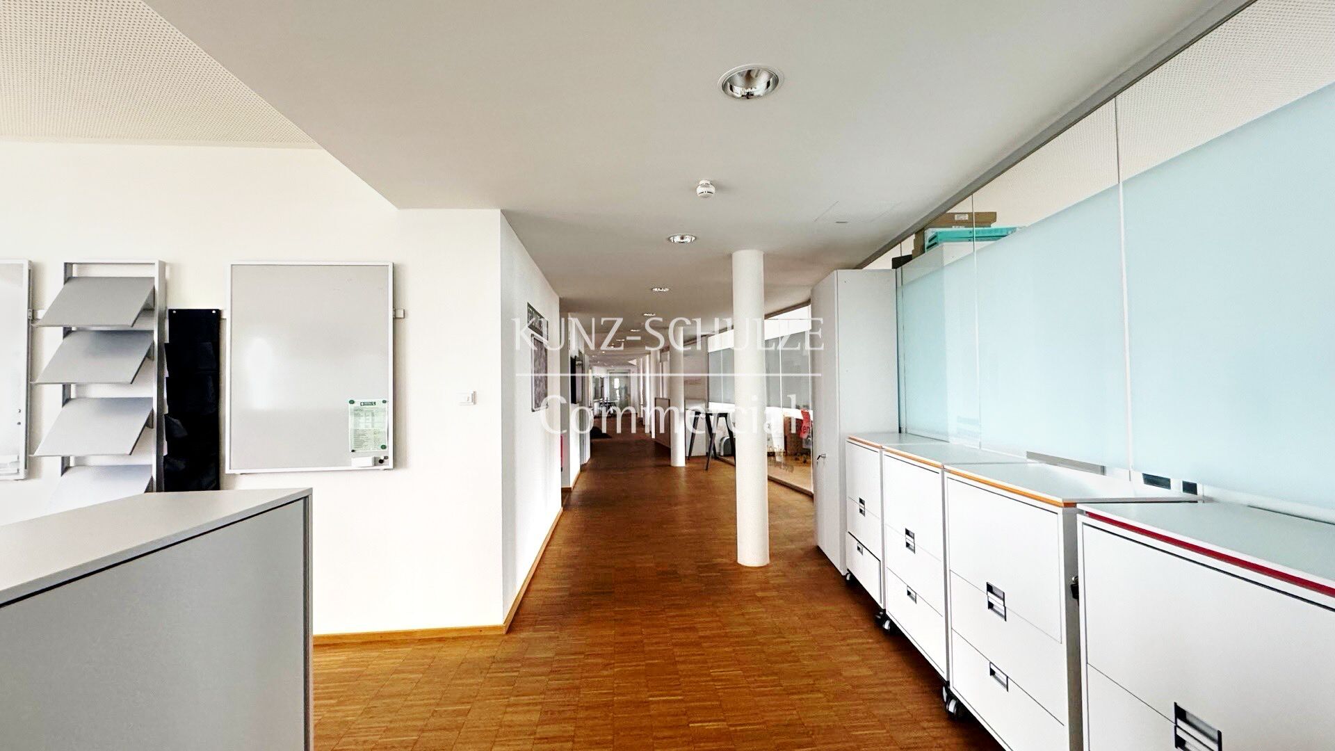 Büro00008