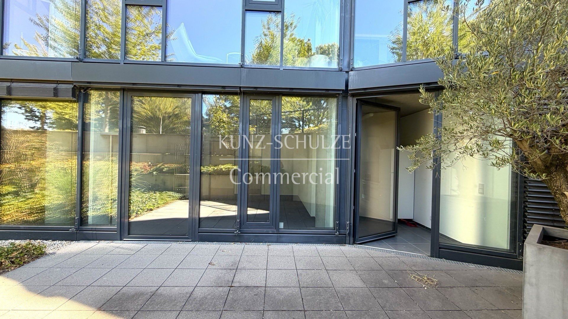 Büro00010