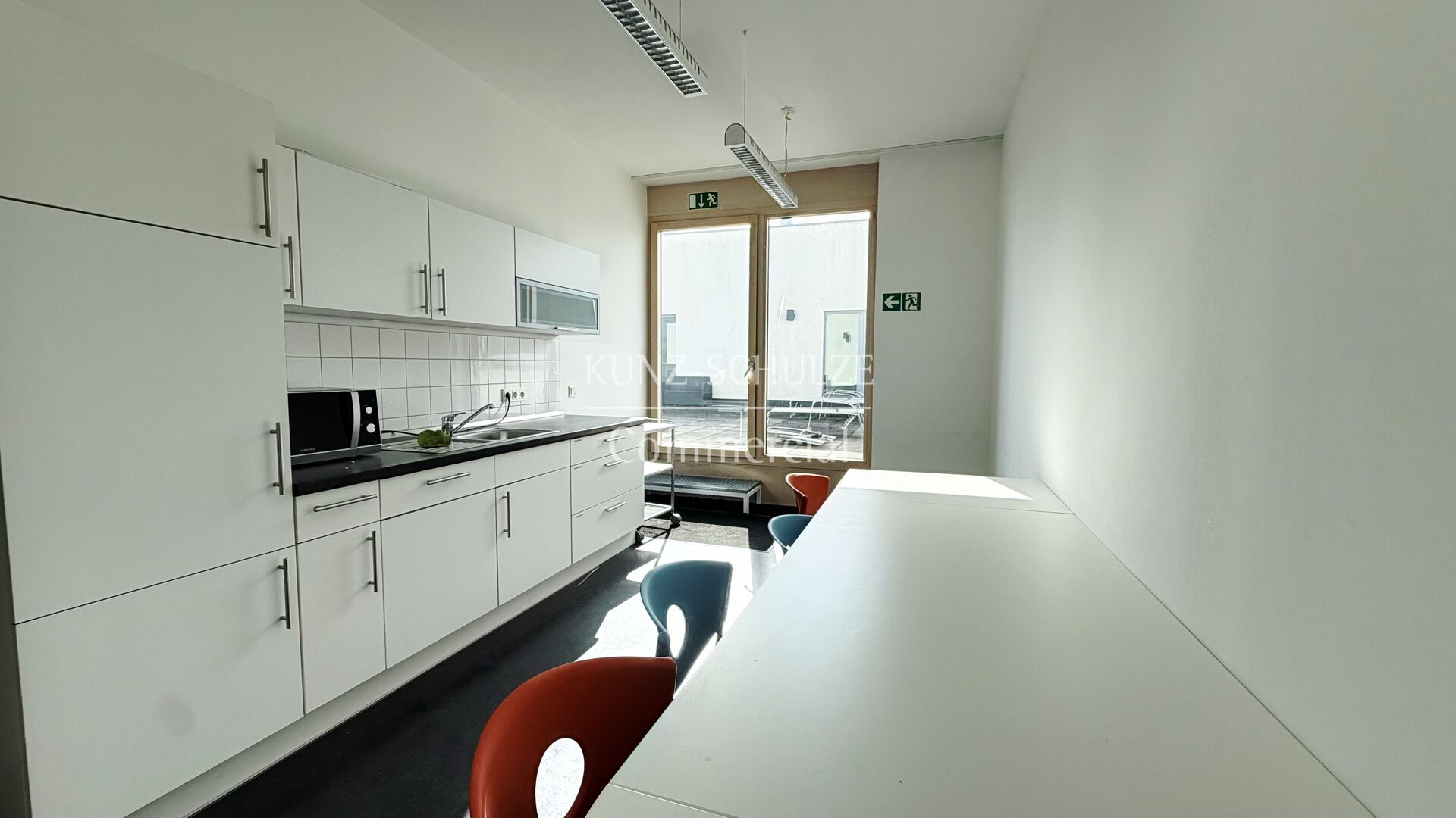 Büro00010