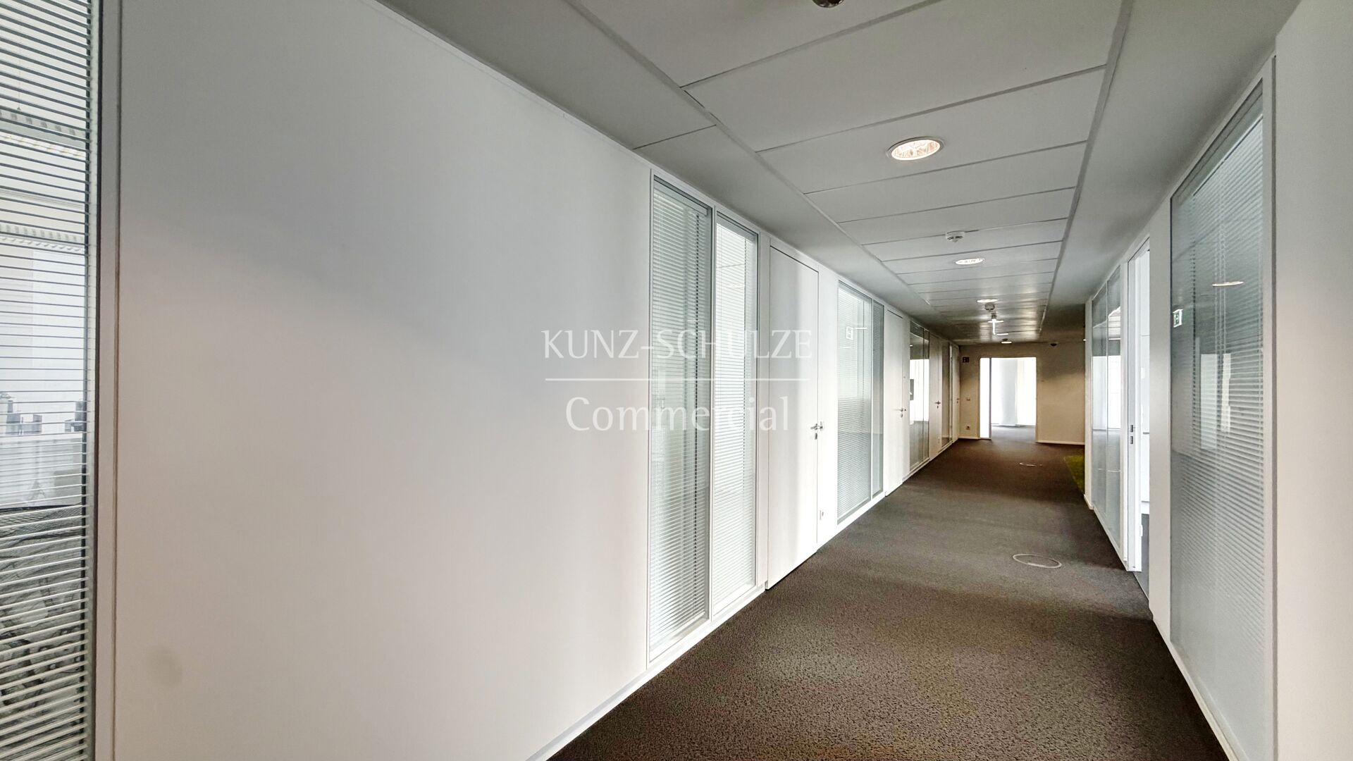 Büro00004