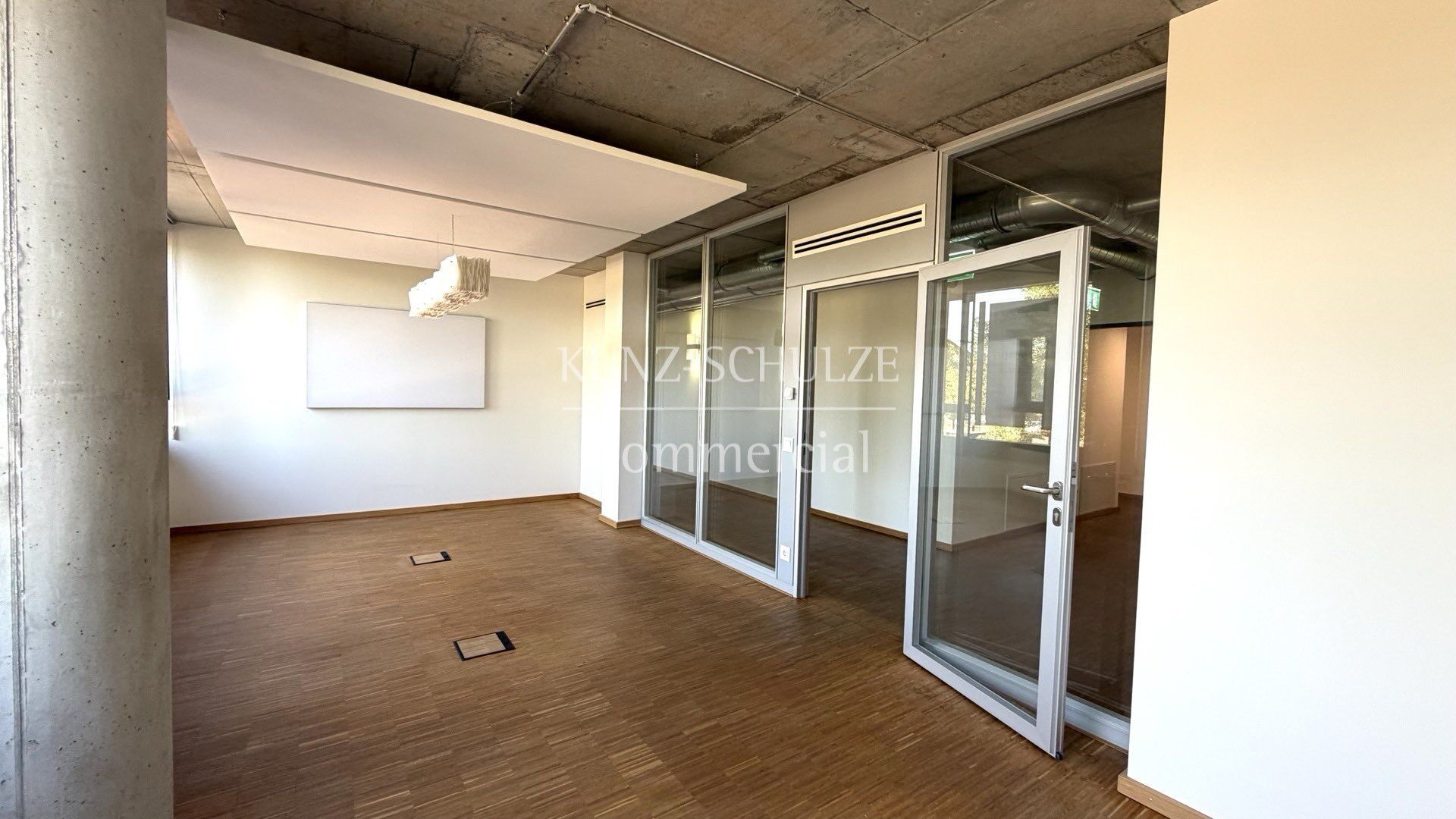 Büro00008
