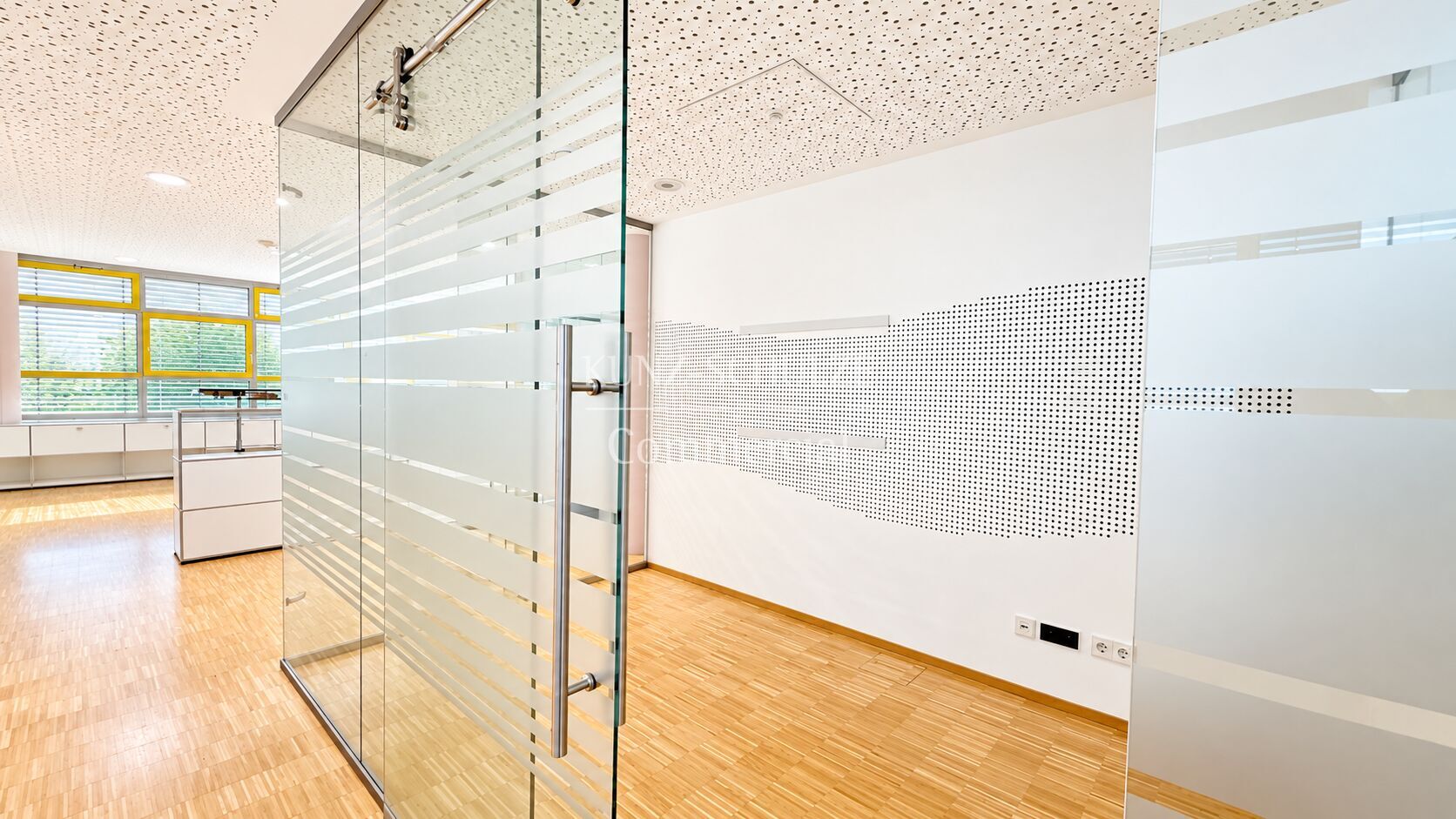 Büro00003