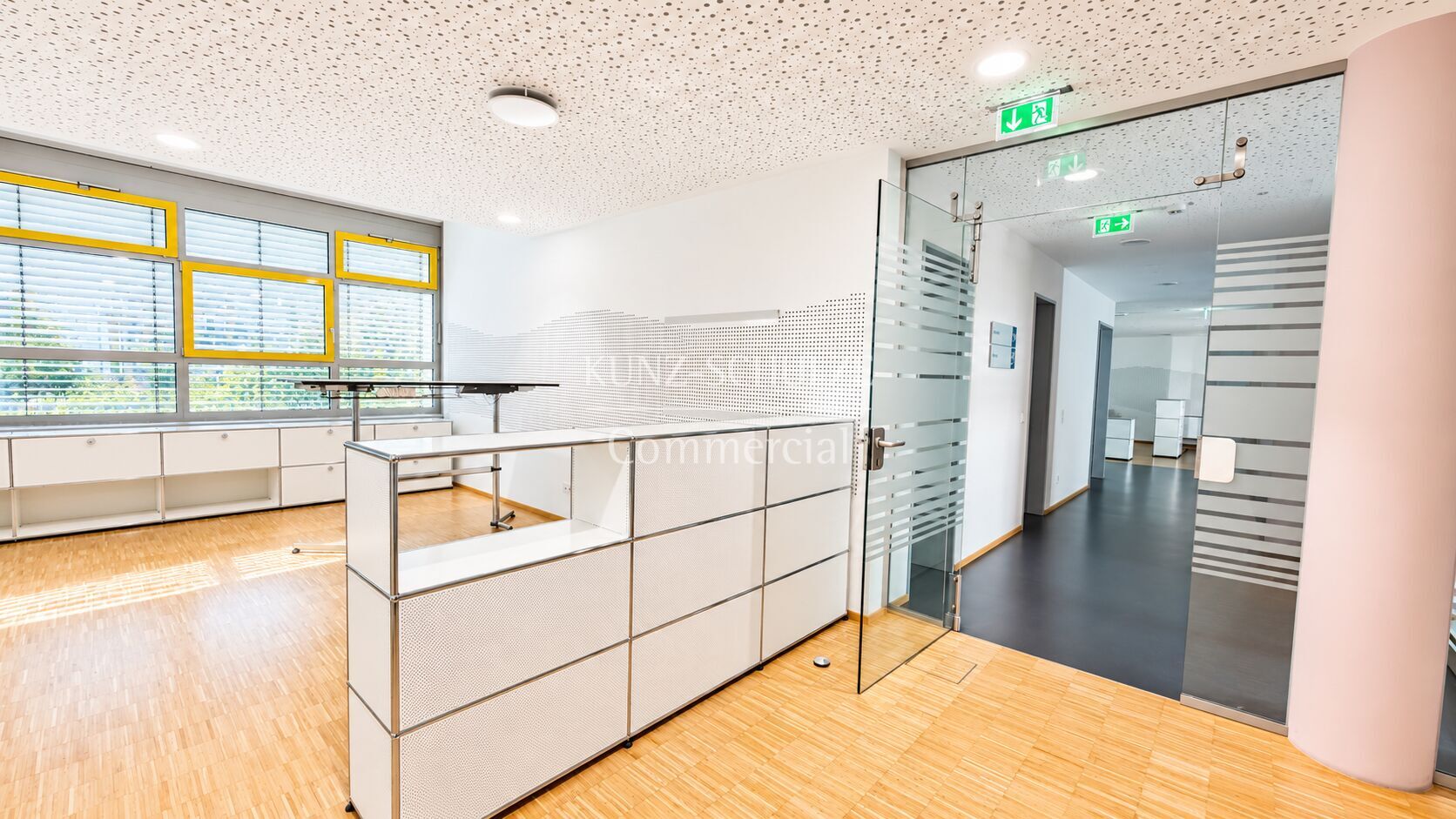 Büro00012