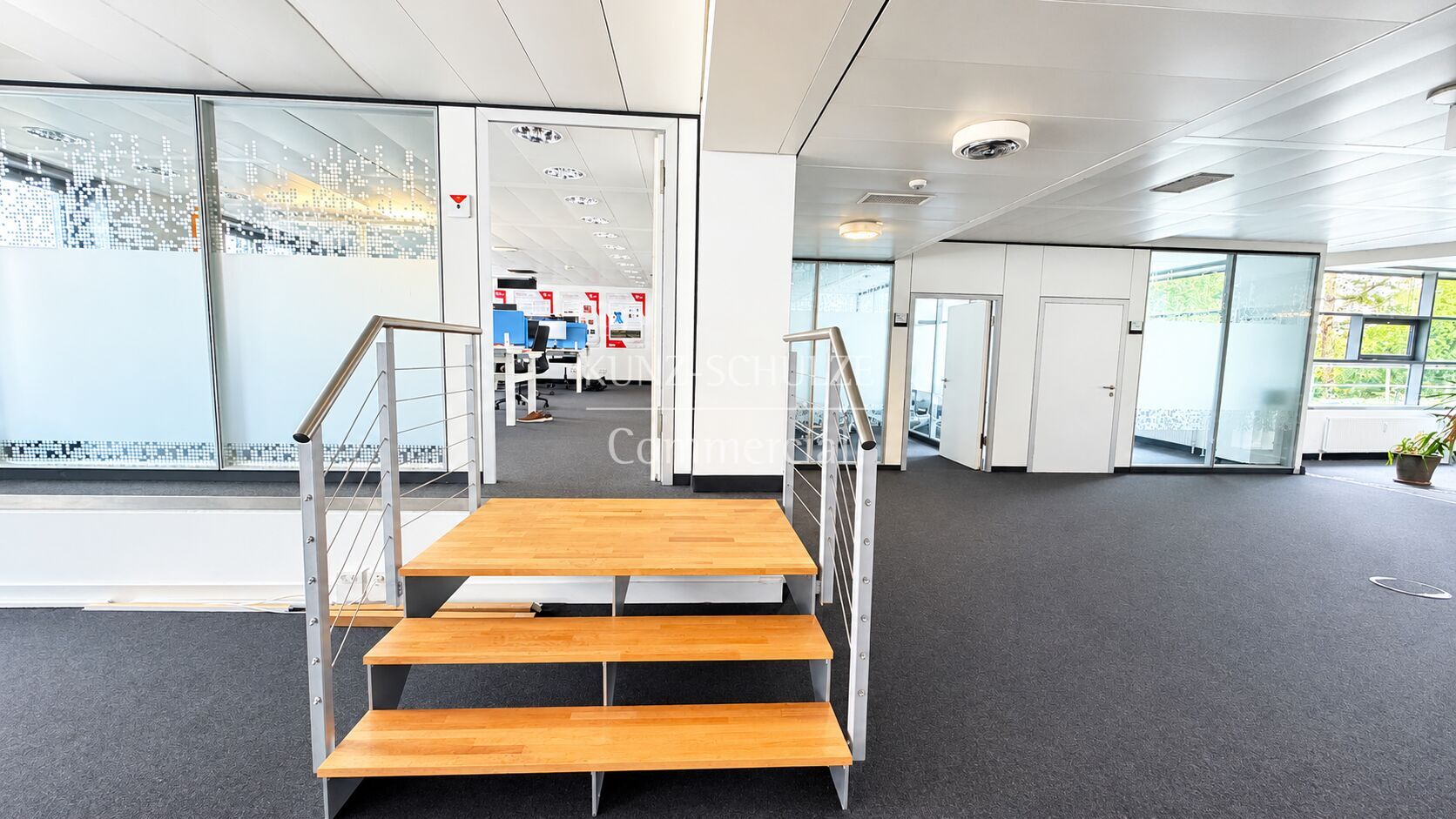 Büro00003