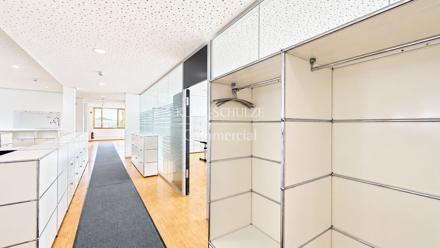 Büro00019