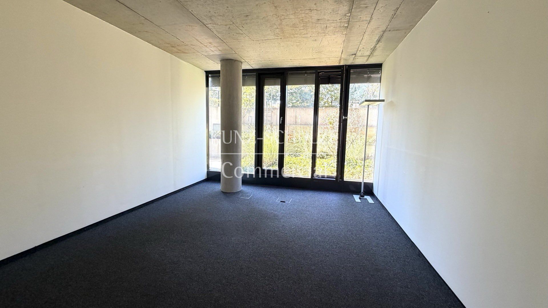 Büro00004