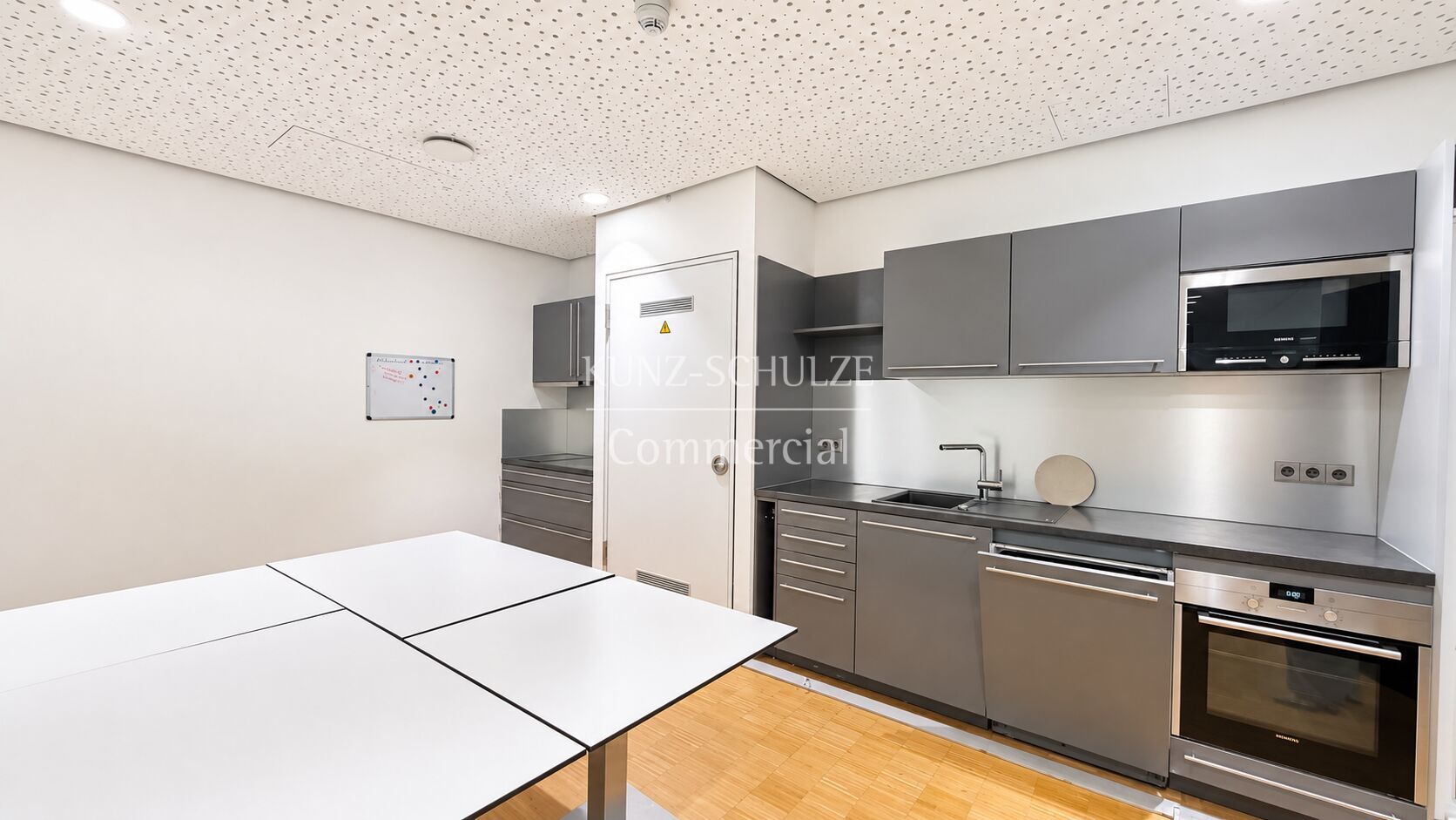 Büro00019