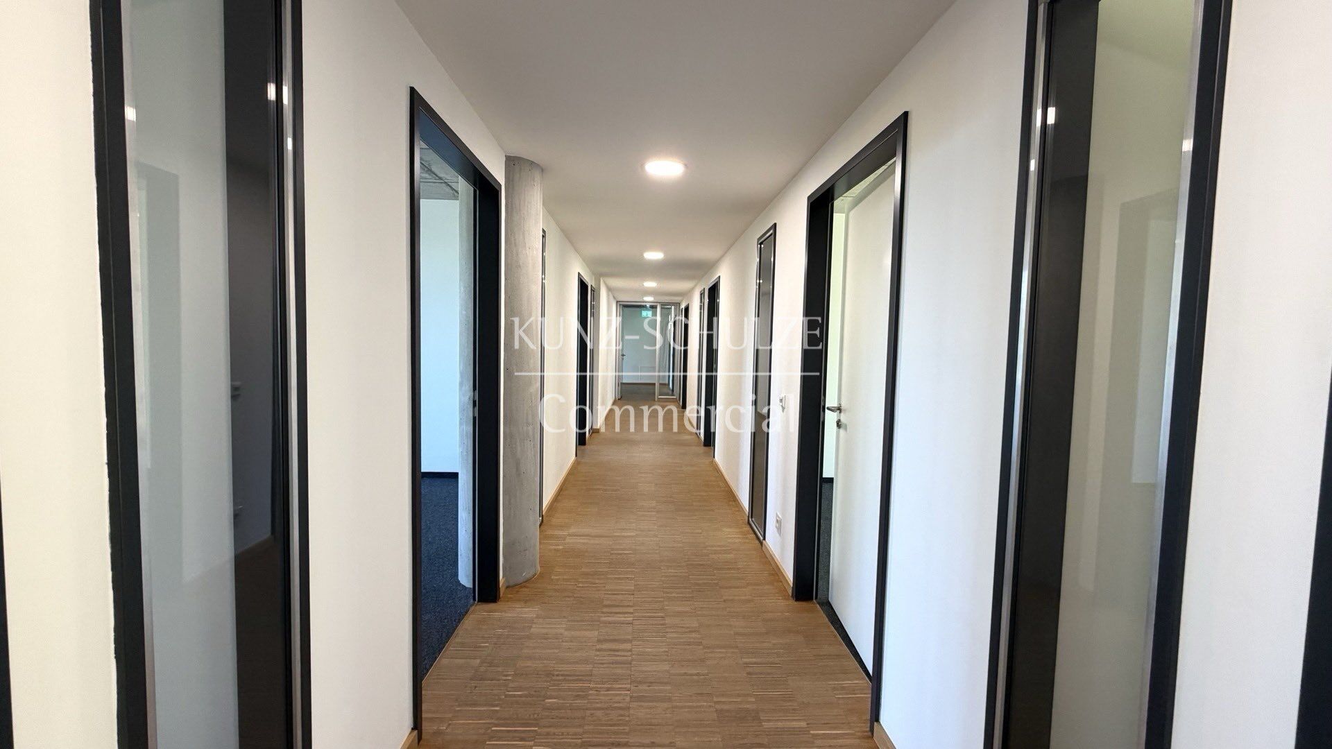 Büro00003