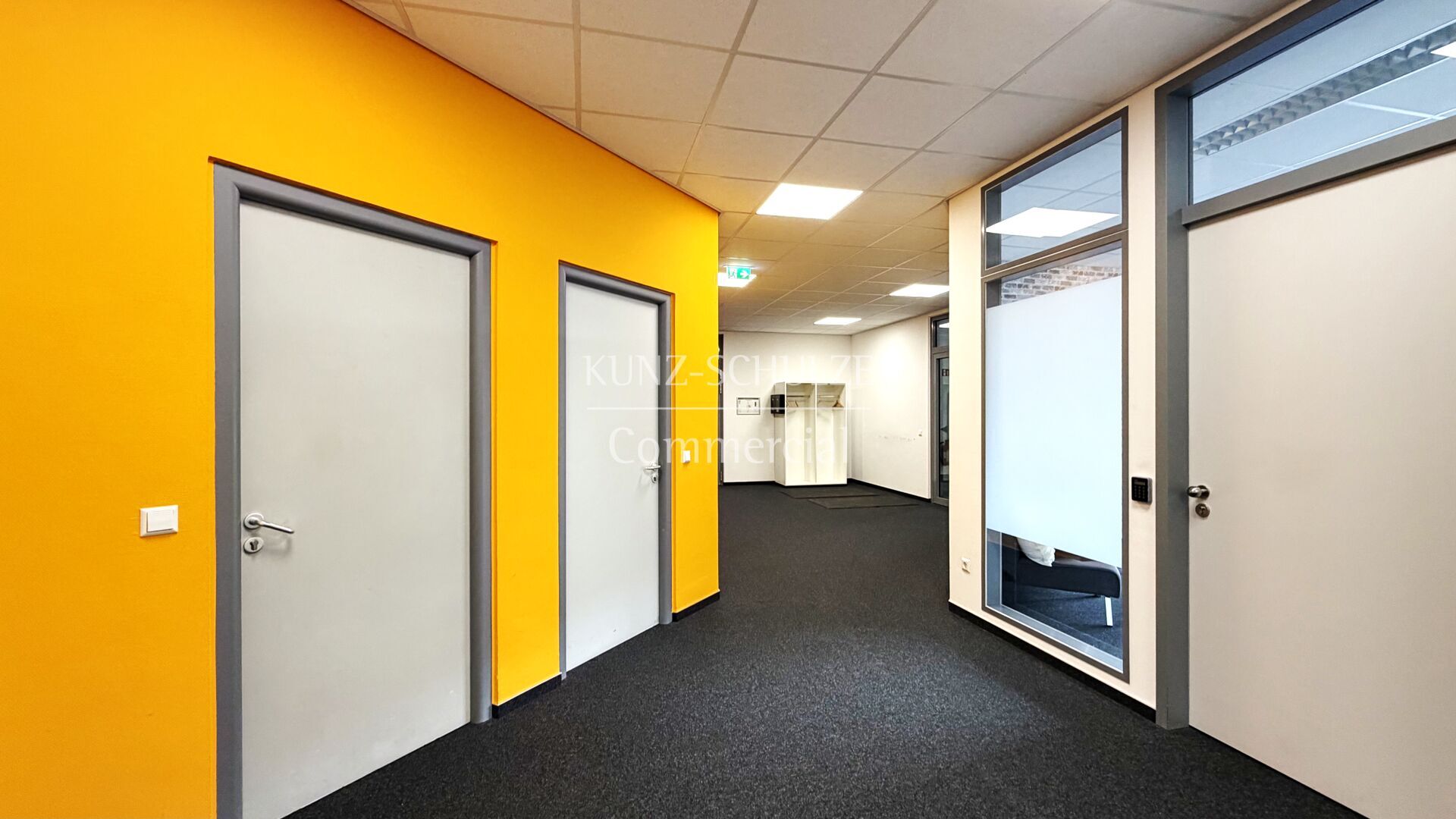 Büro00019