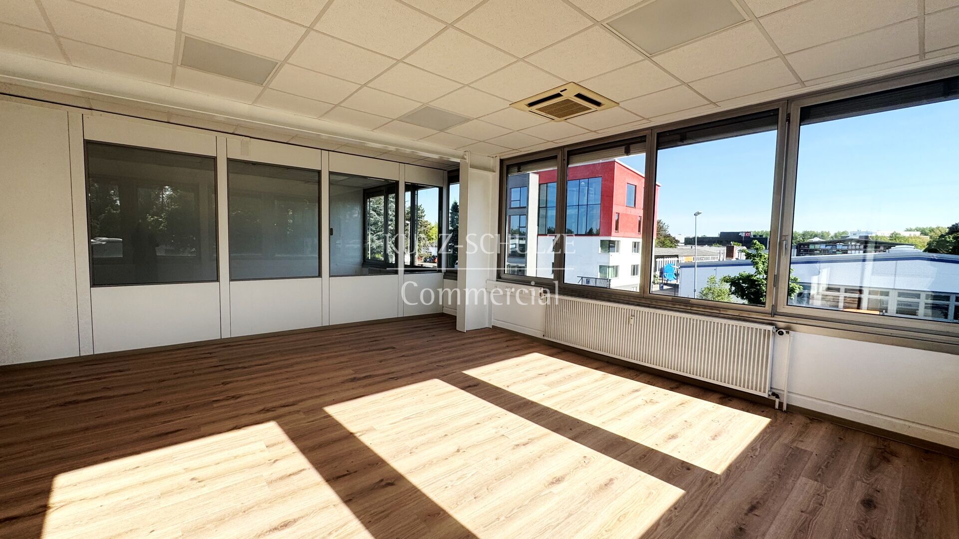 Büro00002