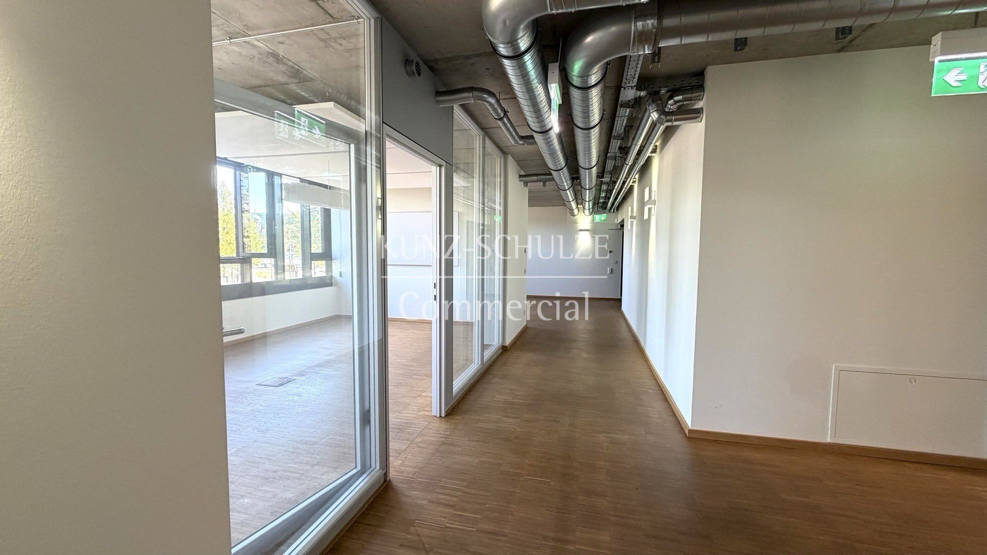 Büro00007