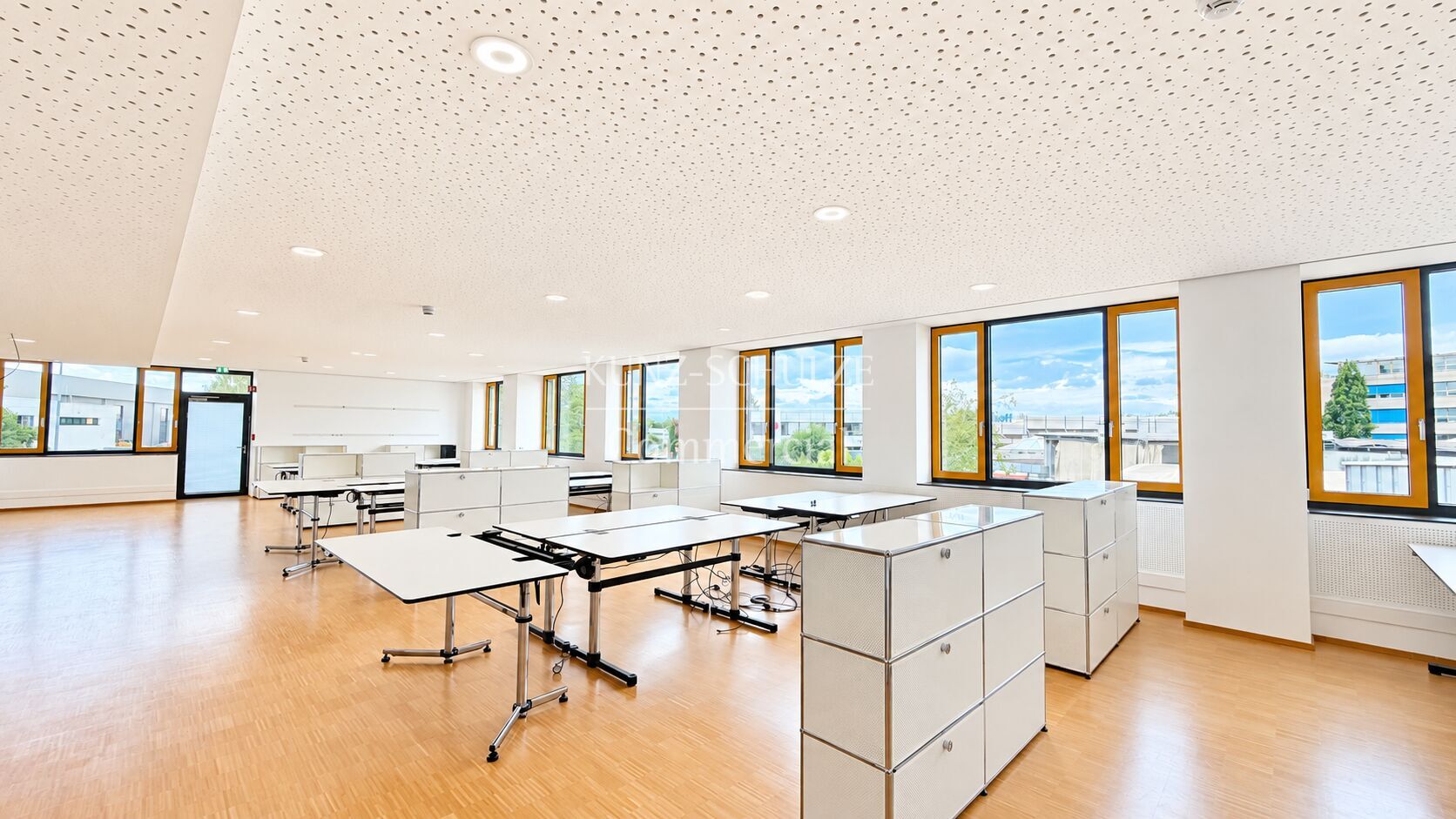 Büro00008